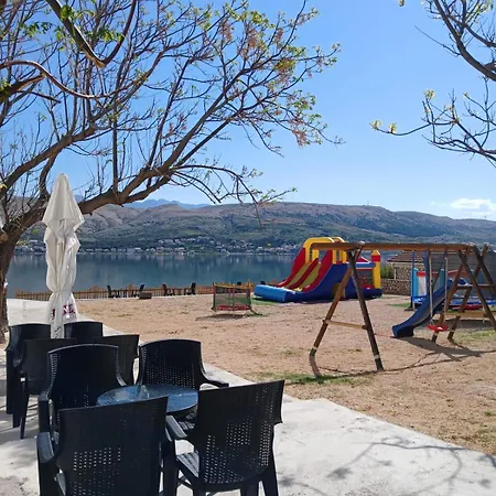 ホテル Biser パグ