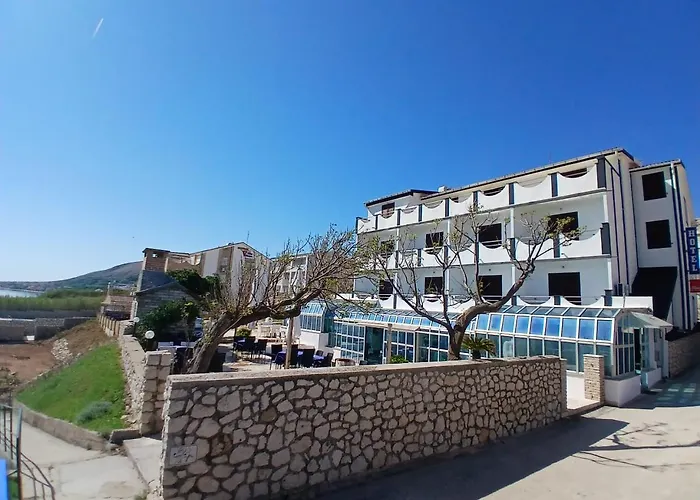 Biser 3* Pag Town