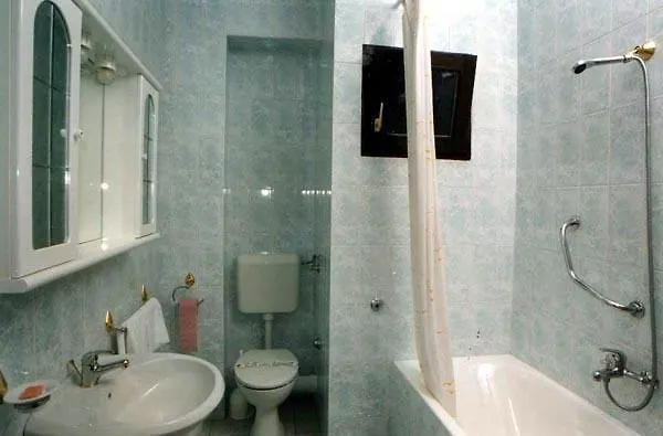 Biser Hotell 3*